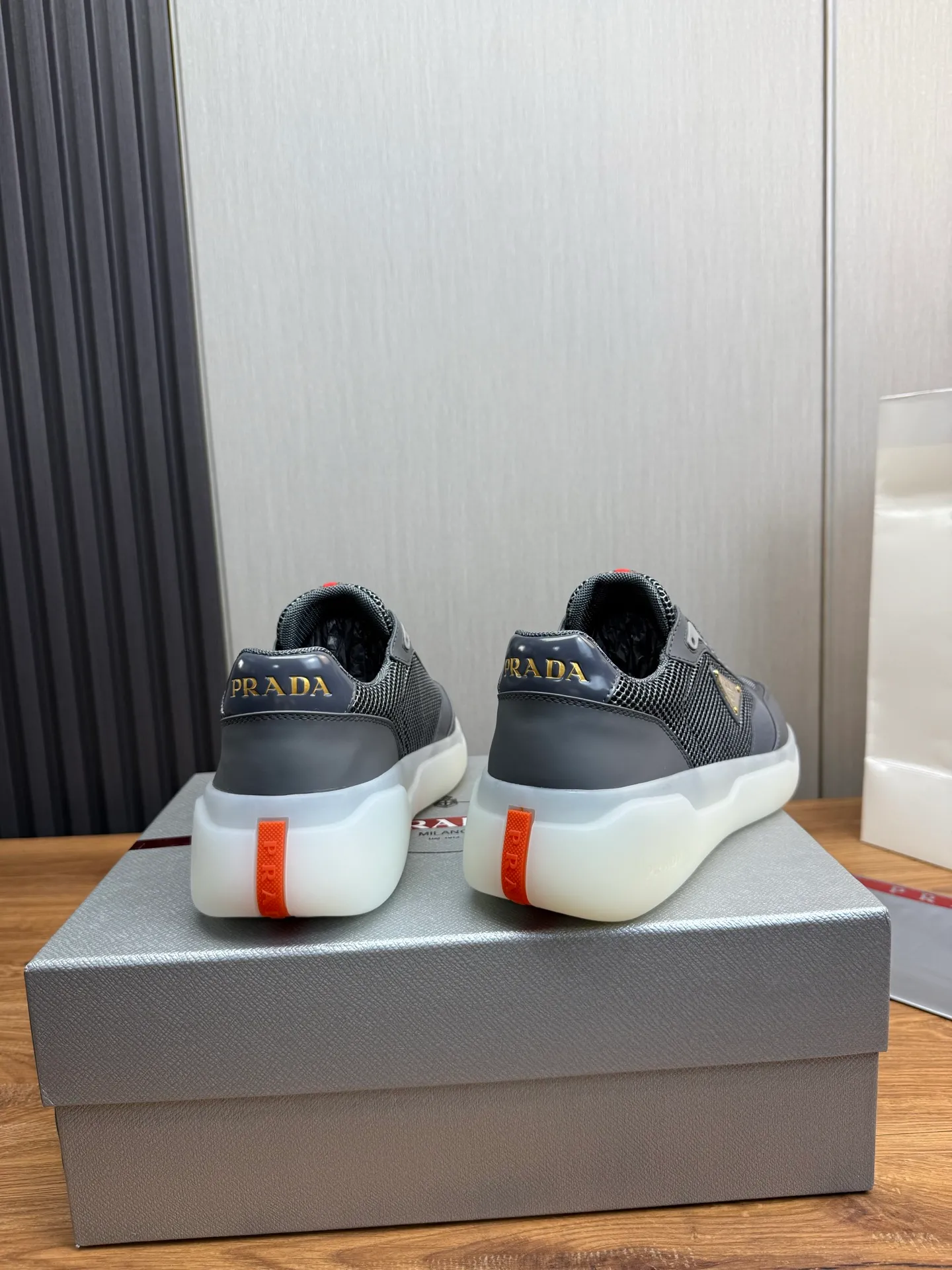 Factory price 620💰 [PRADA] Official website synchronizes new models, high-quality shipments ✔️Hot sale🔥 Original cowhide + cowhide lining, 1🆚1 replica, original bottom, 38-45 (men's 45 is custom-made and cannot be returned)
